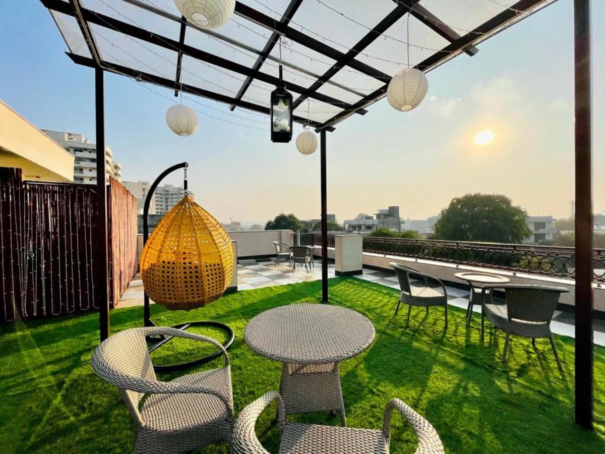 Bluo Studio4 Golf Course Road - Gym, Balcony, Lift Gurgaon Extérieur photo