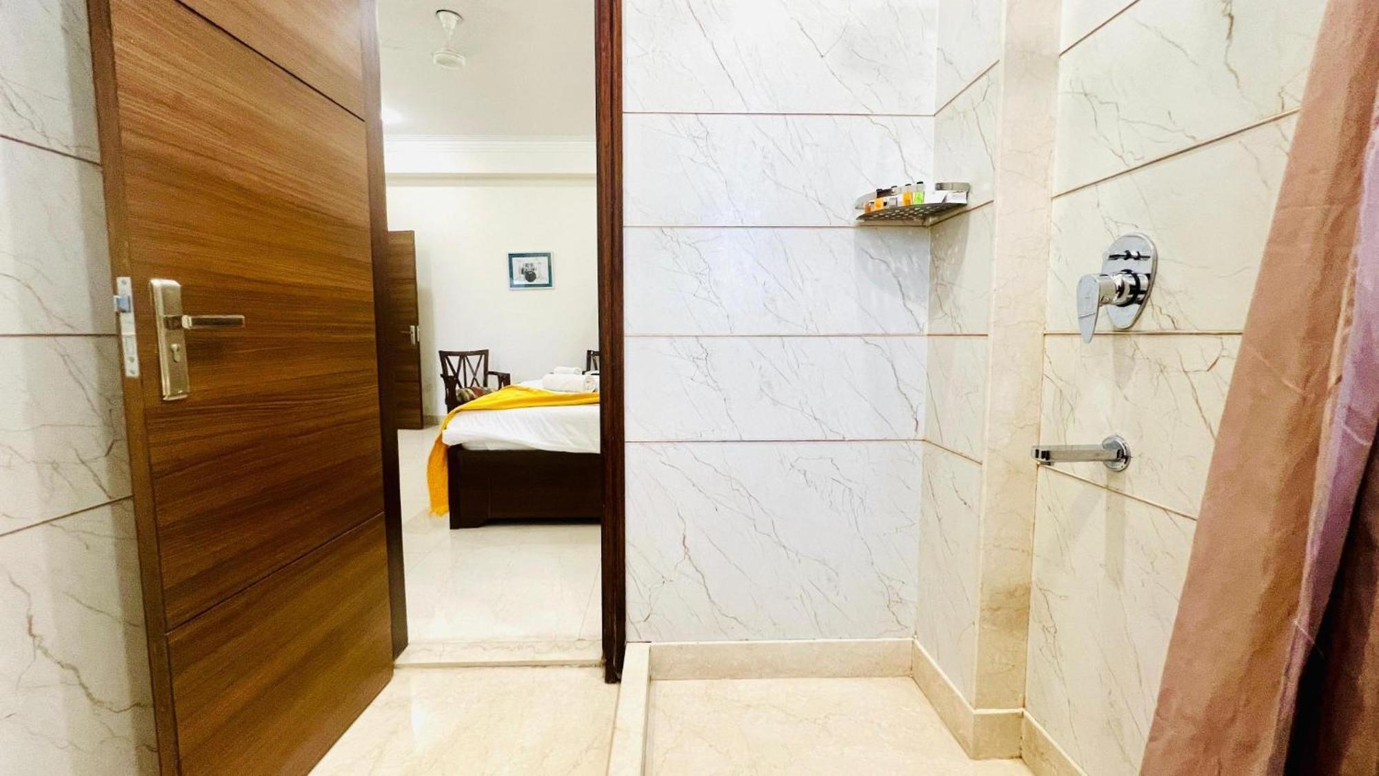 Bluo Studio4 Golf Course Road - Gym, Balcony, Lift Gurgaon Extérieur photo