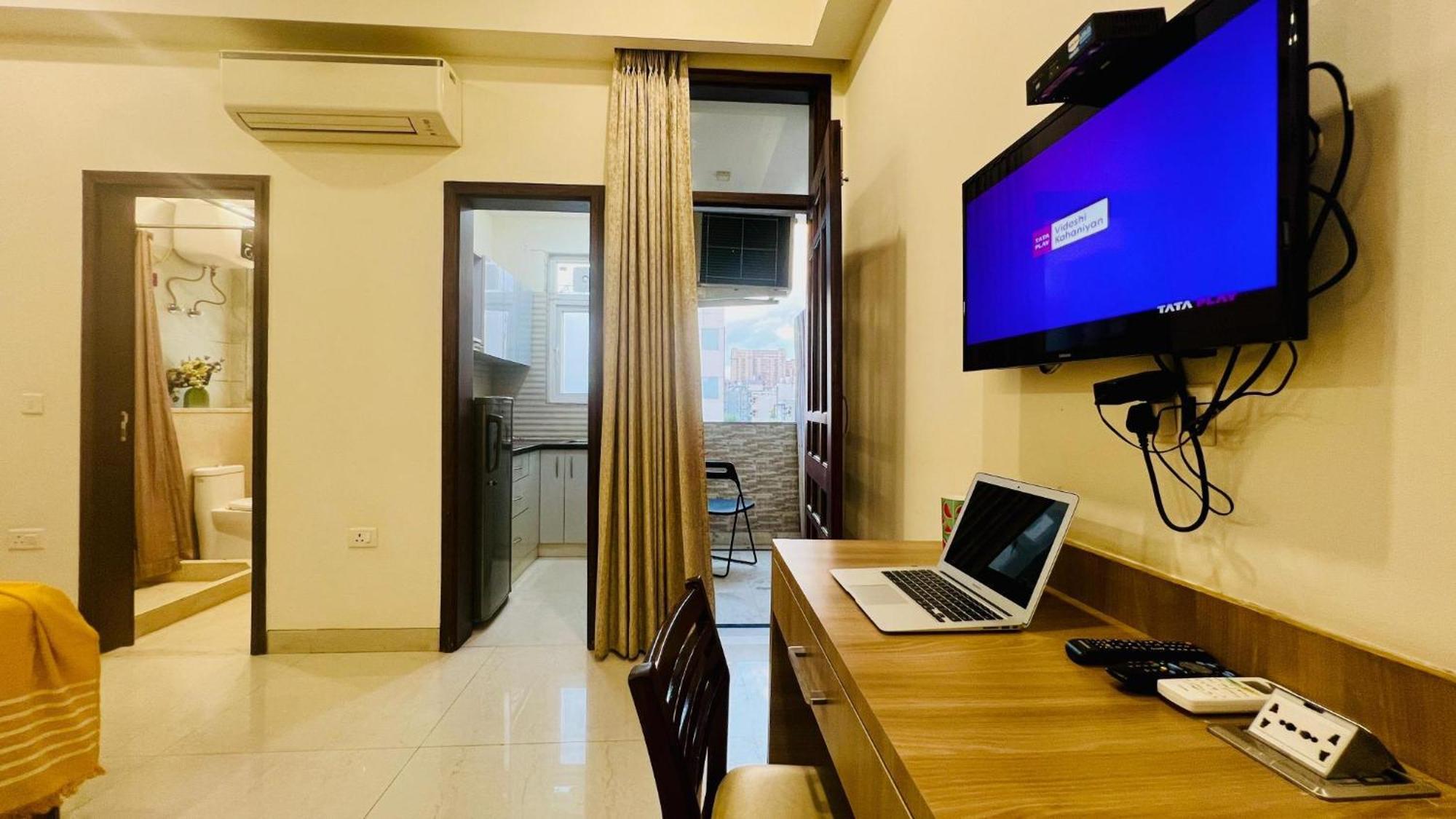 Bluo Studio4 Golf Course Road - Gym, Balcony, Lift Gurgaon Extérieur photo