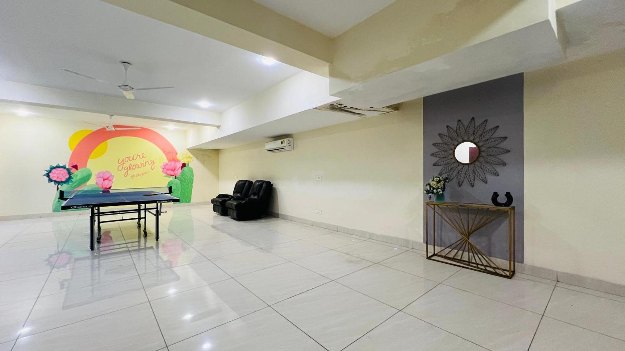 Bluo Studio4 Golf Course Road - Gym, Balcony, Lift Gurgaon Extérieur photo