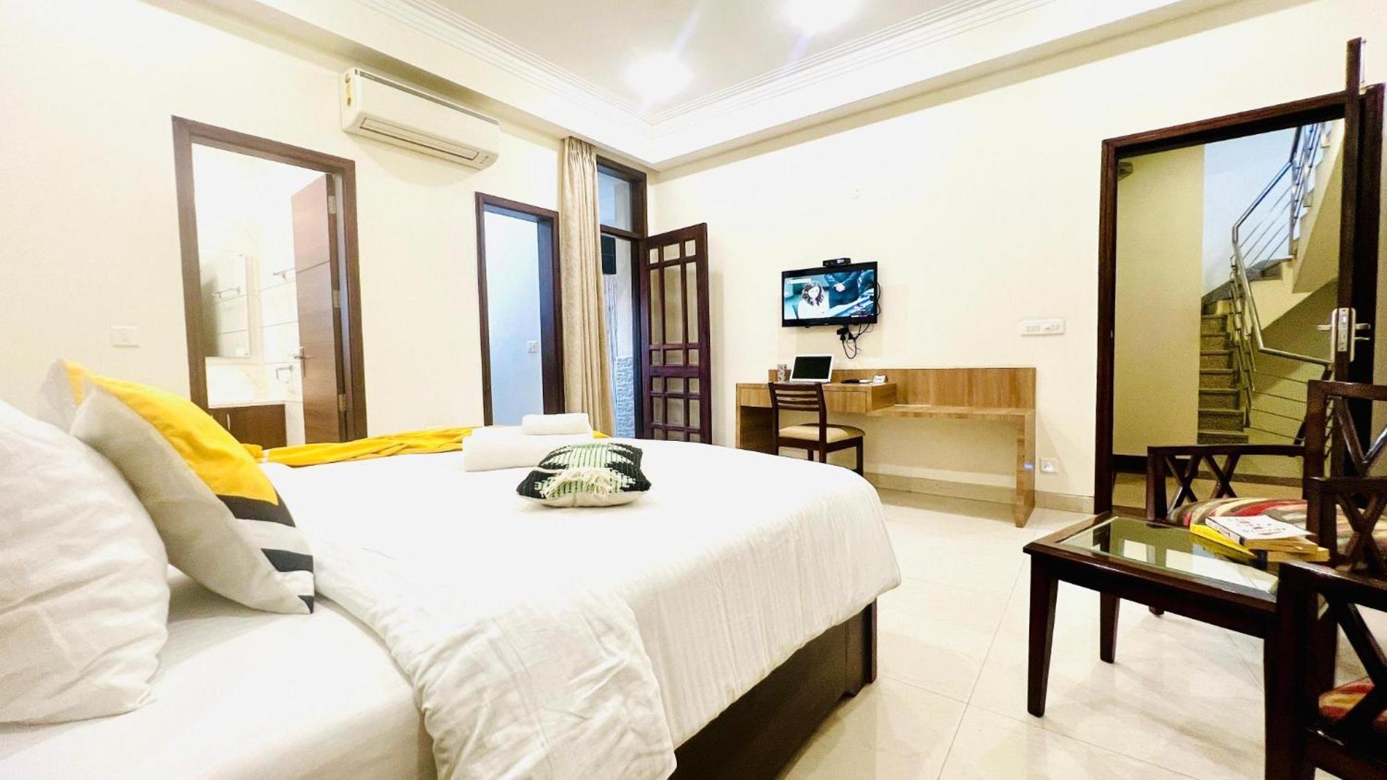 Bluo Studio4 Golf Course Road - Gym, Balcony, Lift Gurgaon Extérieur photo